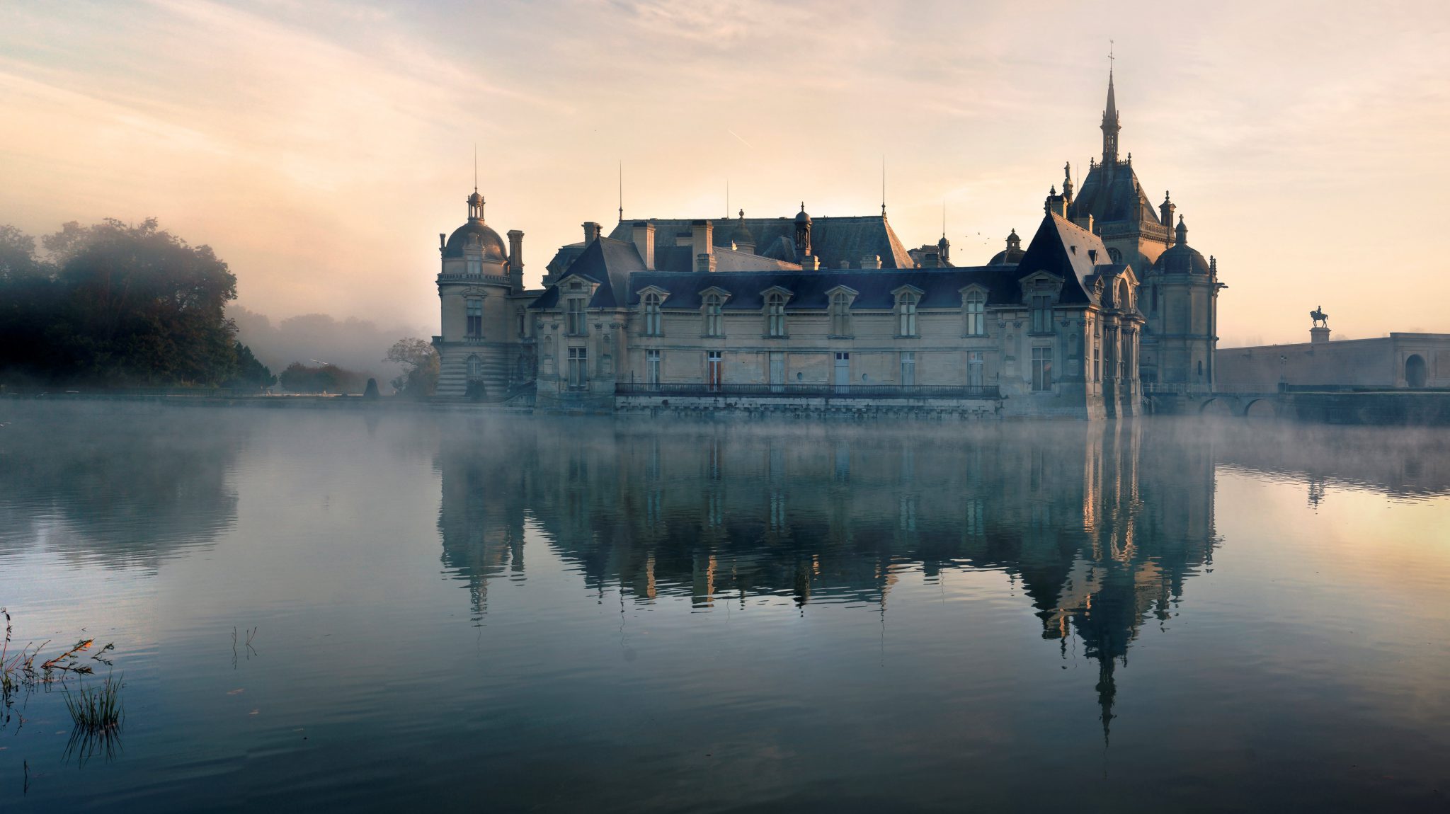 The Gray Man Chateau De Chantilly Chantilly Palace from Paris - Champagne Tours